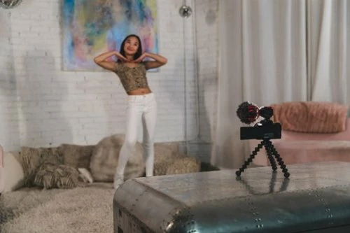 Best Buy GORILLAPOD 1K SMART VLOGGING TRIPOD - BLACK/RED/CHARCOAL - Image 3