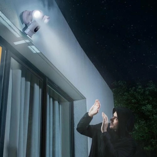 Best Buy OUTDOOR WIRED 2K FLOODLIGHT SURVEILLANCE CAMERA - WHITE - Image 4