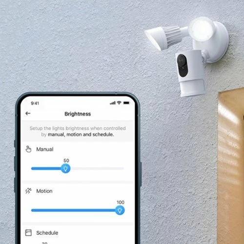 Best Buy OUTDOOR WIRED 2K FLOODLIGHT SURVEILLANCE CAMERA - WHITE - Image 6