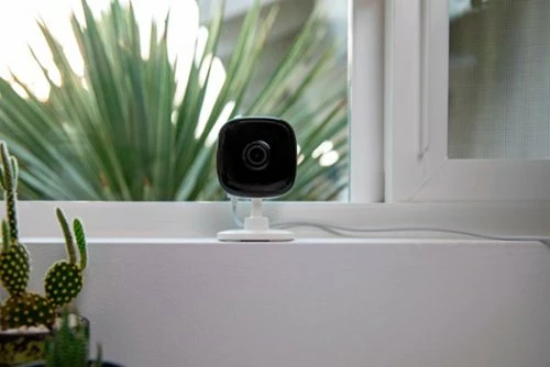 Best Buy KASA SMART 2K HD INDOOR HOME SECURITY CAMERA, MOTION DETECTION, TWO-WAY AUDIO, NIGHT VISION, SD CARD STORAGE - BLACK/WHITE - Image 4