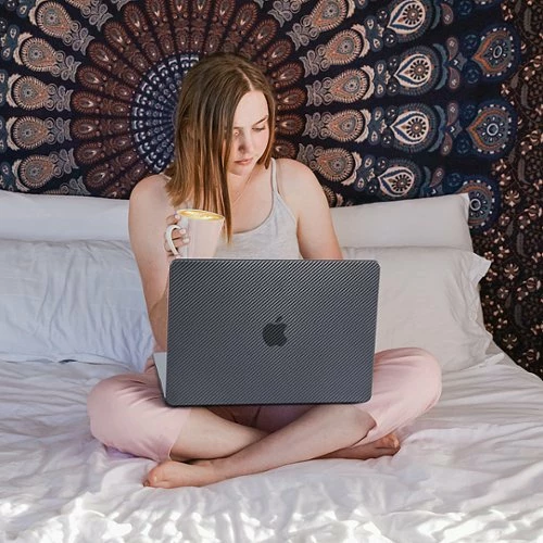 Best Buy ANTI-FINGERPRINT HARDSHELL CASE THAT FITS THE MACBOOK AIR 13.6 M2 2022. - Image 5