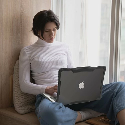 Best Buy SHOCKPROOFÂ RUGGED CASE THAT FITS THE 2022 MACBOOK AIR 13.6 WITH APPLE M2 CHIP. - Image 6